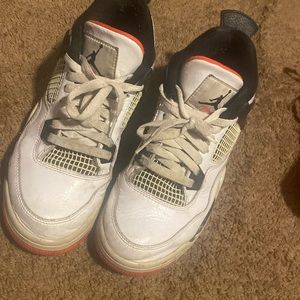 Red jordan 4’s size 6.5 in men